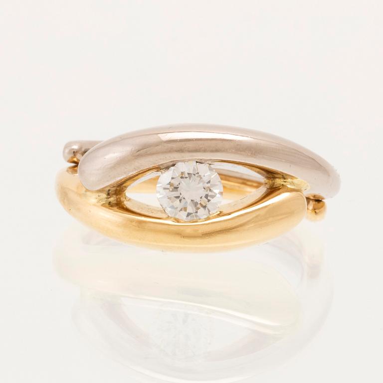 Ole Lynggaard, ring "Kjysen/Kyssen" 18K white and red gold with a round brilliant-cut diamond.