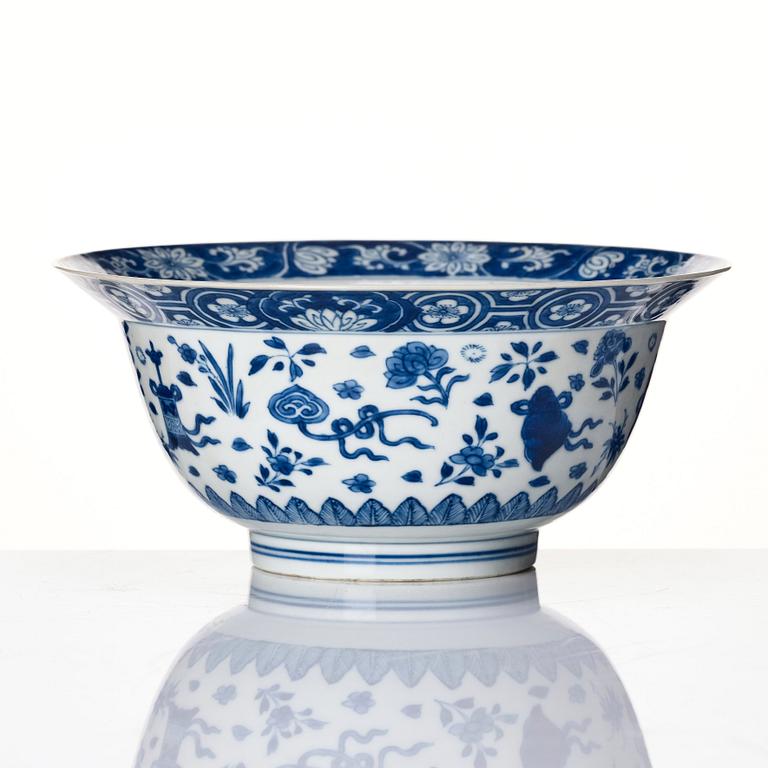 Skål, porslin. Qingdynastin, Kangxi (1662-1722).