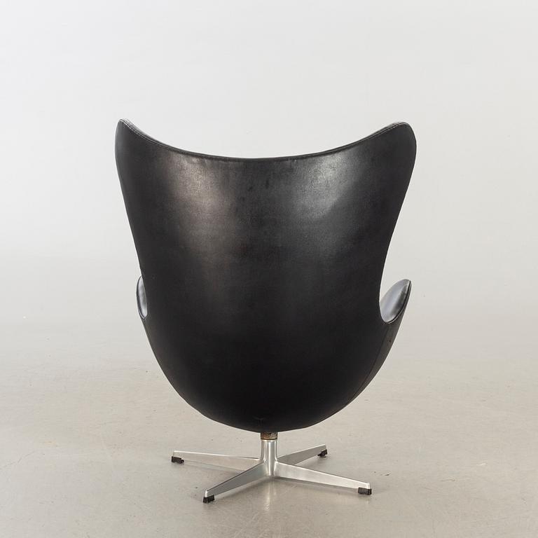 ARNE JACOBSEN, fåtölj "Ägget"  för Fritz Hansen, 1960-70-tal.