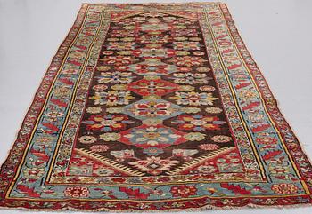 MATTA, antik Karabagh kelly, omkring 1870-1890, ca 330 x 157 cm (samt en kortsida med 1-3 cm slätväv).