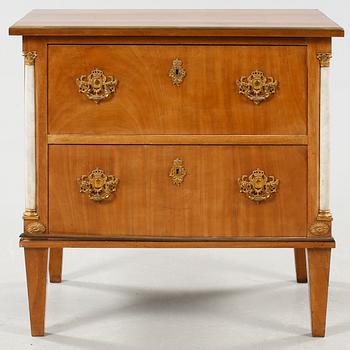 A chest of drawers, early 20th century.