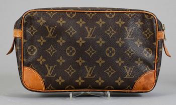 NECESSÄR, Louis Vuitton.