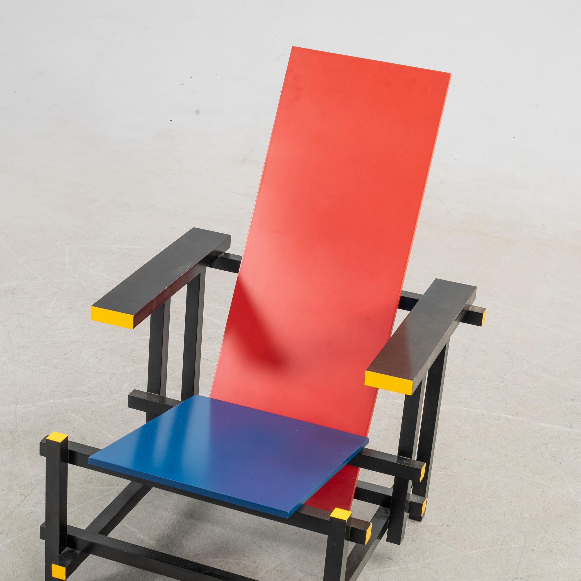 Gerrit Rietveld, karmstol, "Red and blue chair", Cassina, samtida.