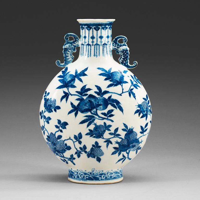 A blue and white moonflask, Qing dynasty, 19th Century with Kangxi six character mark.