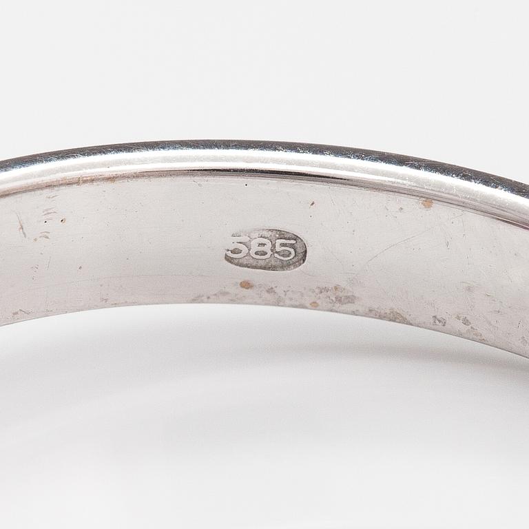 SORMUS, 14K valkokultaa, lyyijylasikäsitelty rubiini n. 1.82 ct ja timantteja n.0.15 ct yht.