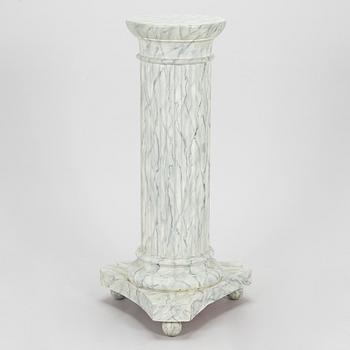 Piedestal, gustaviansk stil, 1800-talets mitt.