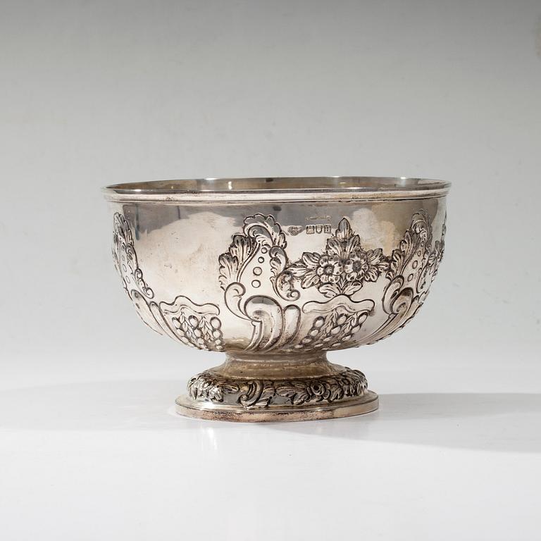 SKÅL, silver, Goldsmiths & Silversmiths Co Ltd, London 1908, finska kontrollstämplar. Vikt 353 g.