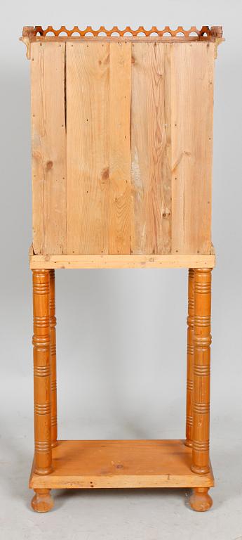 VITRINSKÅP, 1900-tal.