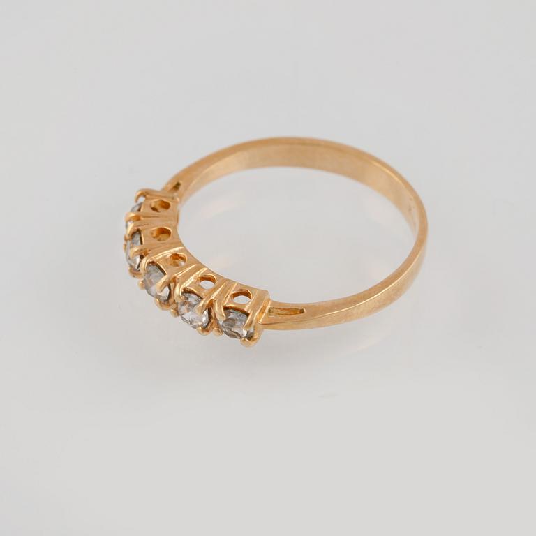 RING, 18K guld med paste, Arezzo, Italien. Vikt 2,9 gram.