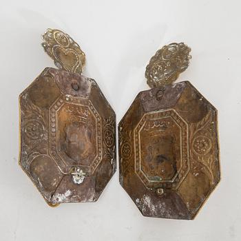 A pair of eraly 1900s brass wall scones Broque style.