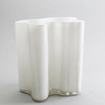 ALVAR AALTO, a Savoy glass vase.