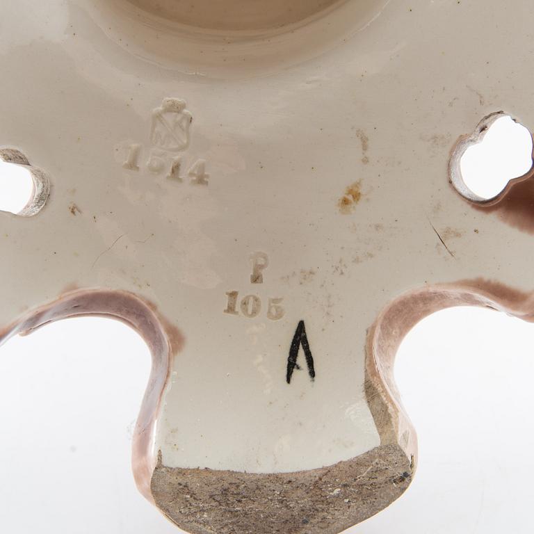 Footed bowl, majolica, circa 1900.