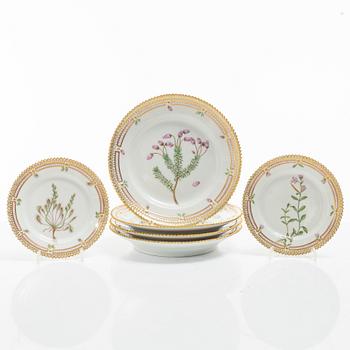 A set of four Royal Copenhagen 'Flora Danica' dishes, and two small dishes, Denmark, 20th century.
