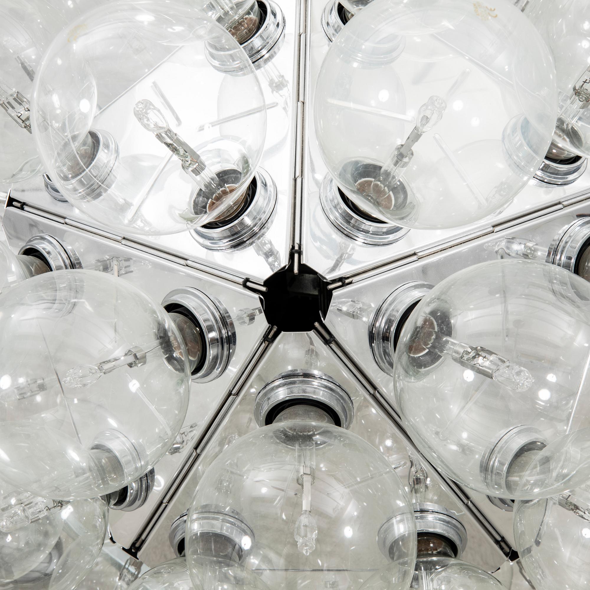 Achille Castiglioni, taklampa "Taraxacum S1" för Flos, italien. Formgiven 1988.