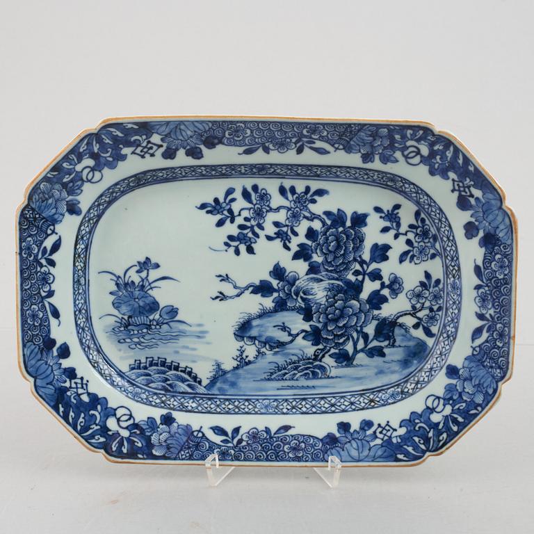 A set of two blue and white dishes, Qing dynasty, Qianlong (1736-95).