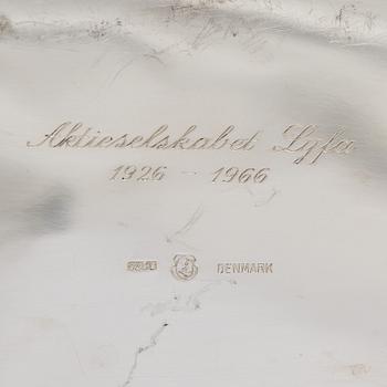 Kay Bojesen, Serveringsfat samt -bestick, sterlingsilver och palisander, Danmark. Kring 1960-talets mitt.