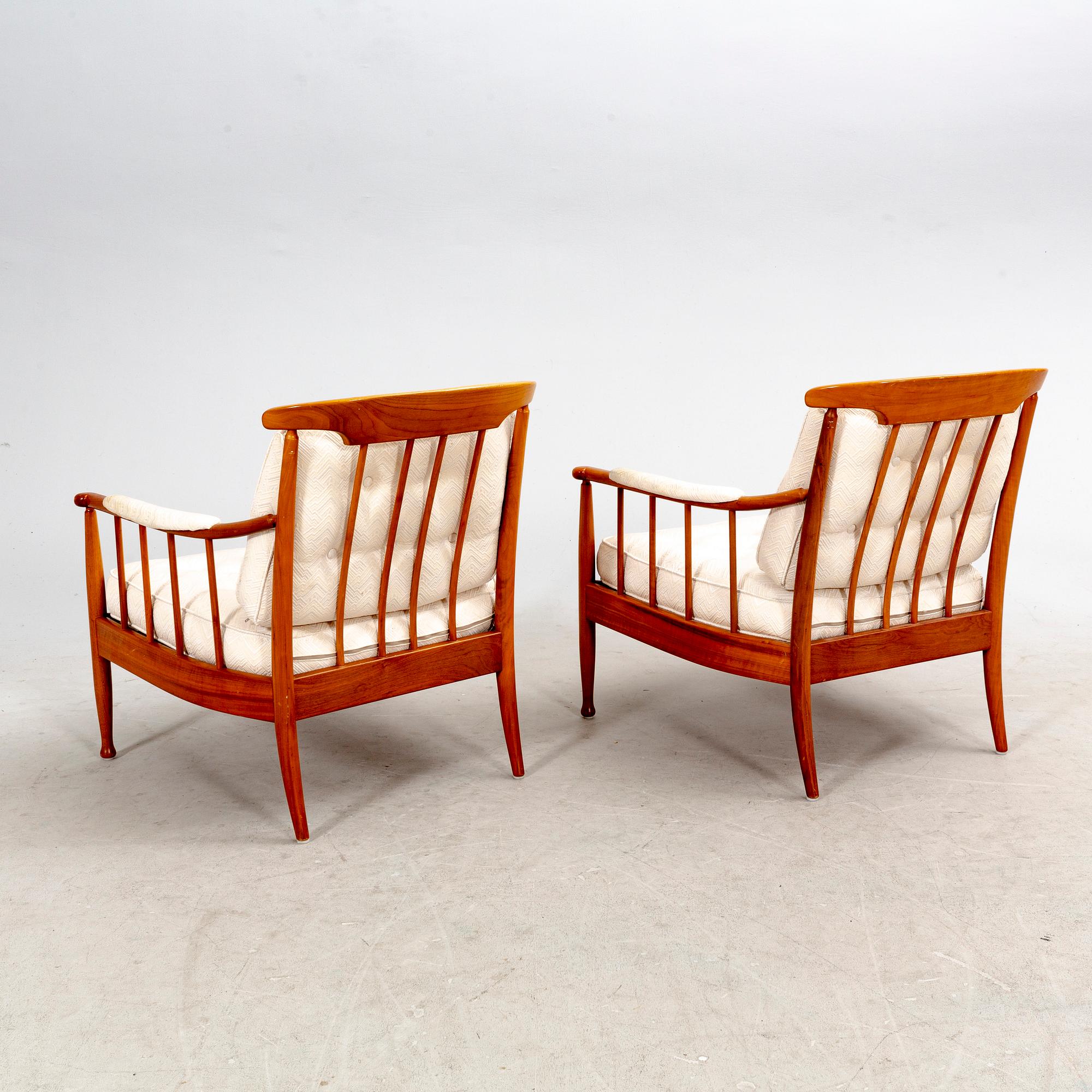 Kerstin Hörlin-Holmquist, a pair of walnut armchairs 'Skrindan', mid/second half of the 20th century.