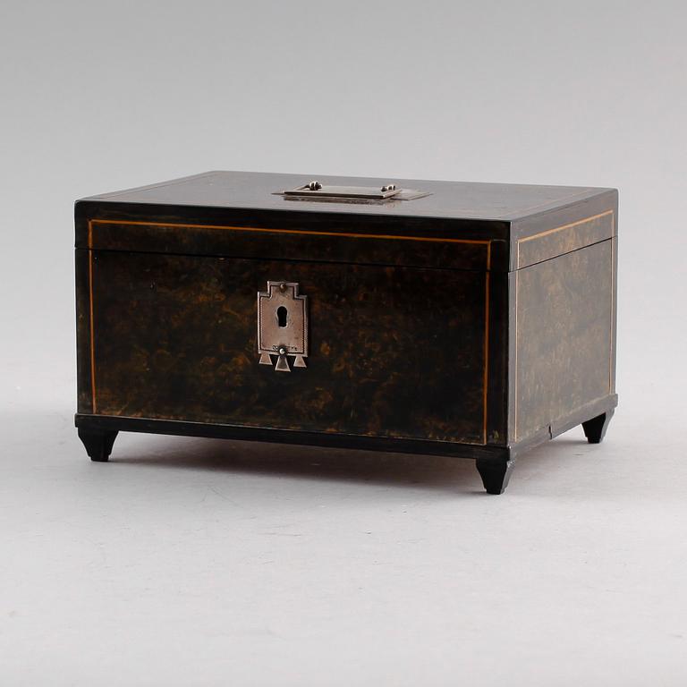 SKRIN, gröntonad alrot, Anders Jacob Rosendahl, Arboga (1762-1836), silverbeslag stämplade 1795.