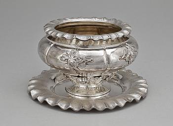 SKÅL på FAT, silver, Martin Lysell, Trelleborg 1925. Tot vikt ca 820g.
