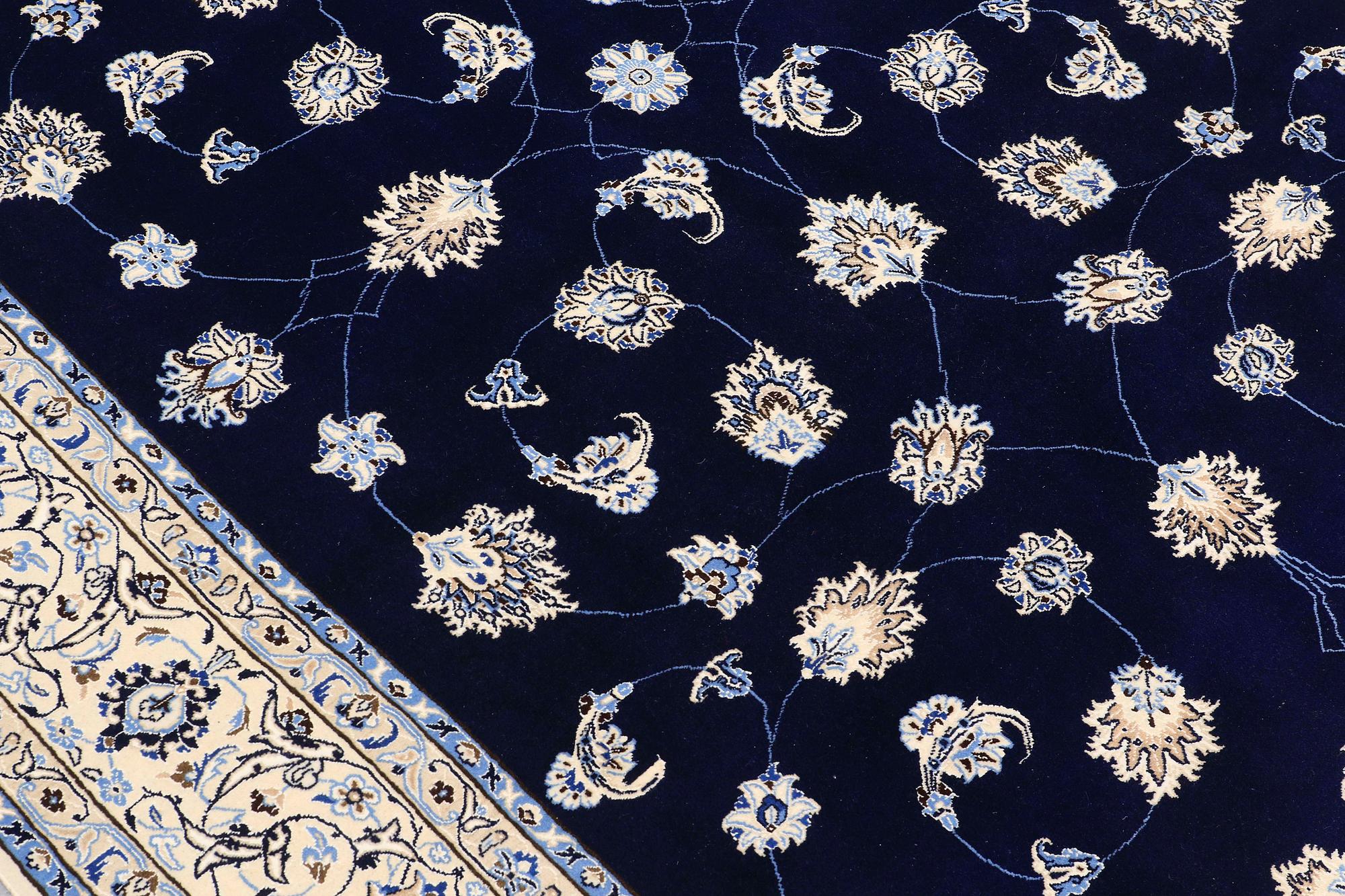 A carpet, Nain part silk s.k 9LAA, ca 312 x 199 cm.
