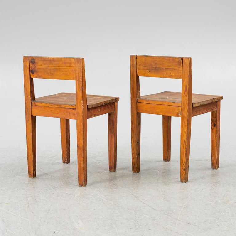 Stolar, ett par, sportstugemodell, 1900-talets mitt.