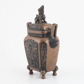 A bronze censer with cover, Qing dynasty, 19th century.