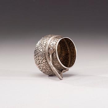 SOCKERSKÅL, silver, troligen Indien, 1900-talets början. Vikt 163,7 g.