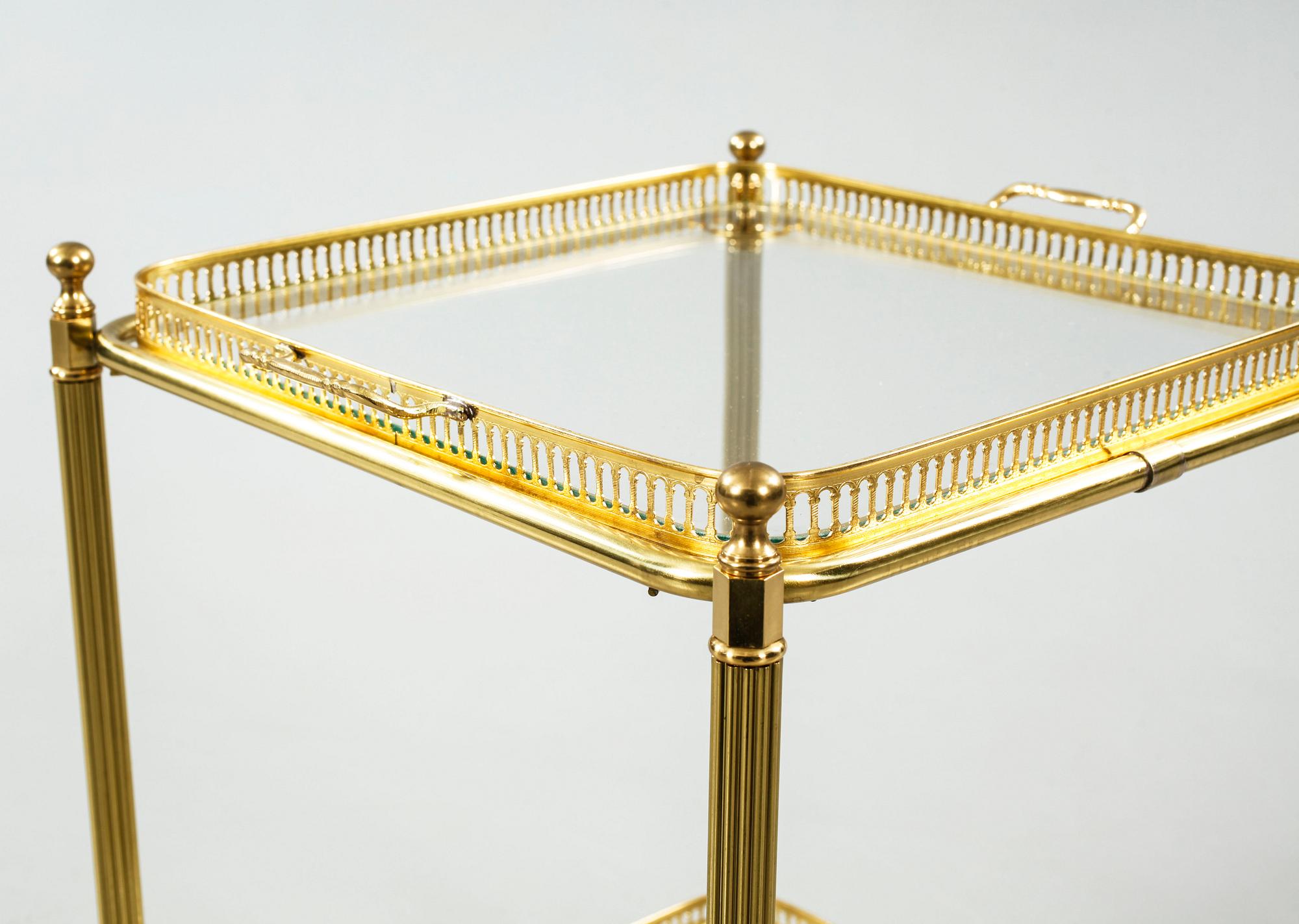 A serving trolley from the foruth quarter of the 20th century.