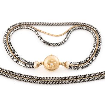 Ole Lynggaard, necklace and bracelet in silver and gold, with an 18K gold clasp set with brilliant-cut diamonds.