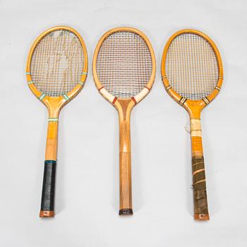 Three tennis rackets Williams & Co, Paris och Karhu Urheilutarpeita Oy Sportartiklar Ab, first half of 20th century.