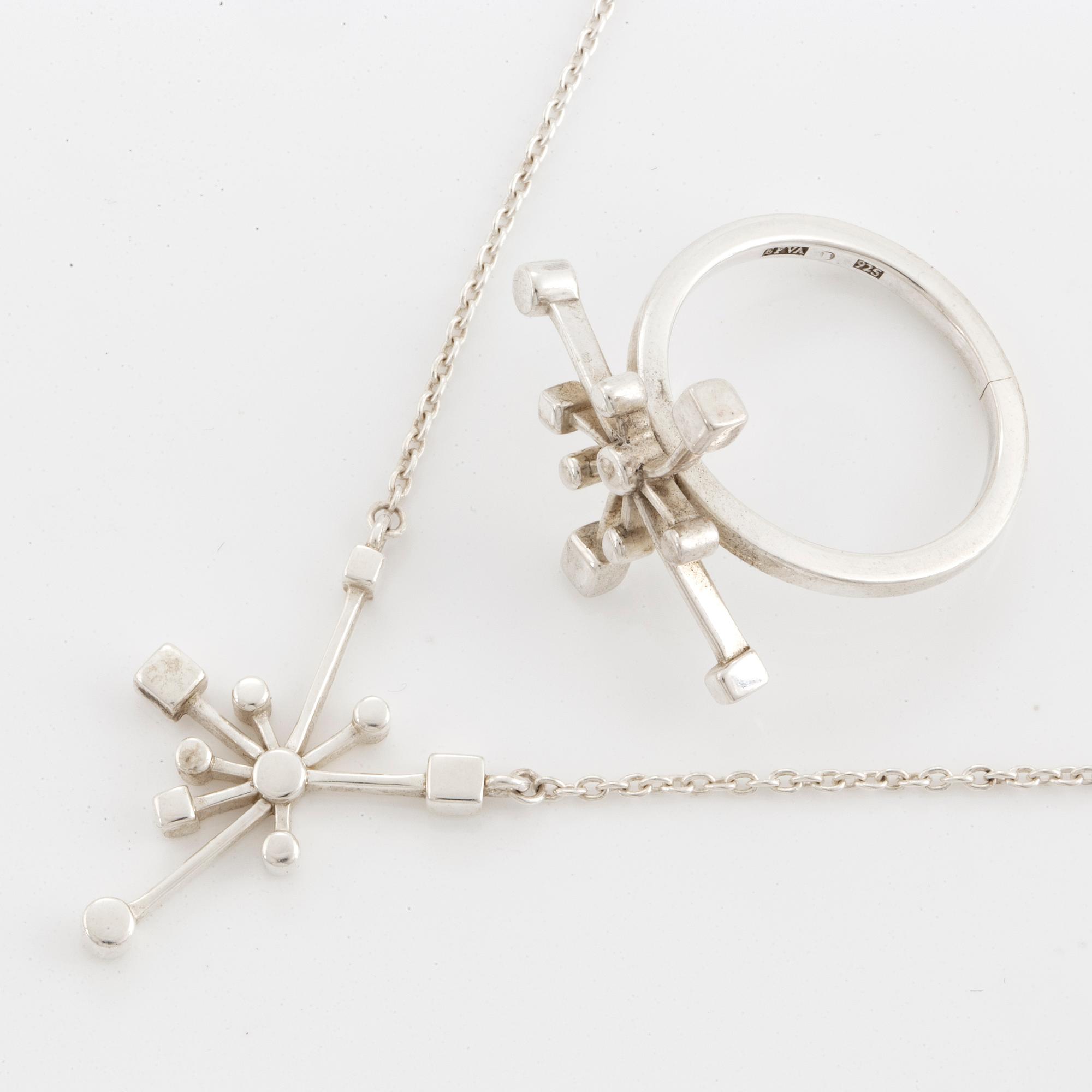 EFVA ATTLING, Ring och hänge med kedja. 'Litte star kaboom' sterlingsilver.