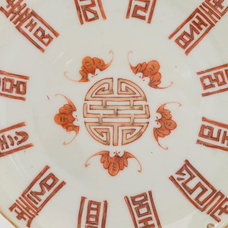 Tallrikar, 2 + 2 st, porslin, Kina, Qingdynastin, 1900-tal.