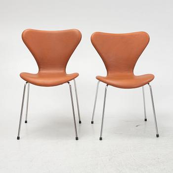 Arne Jacobsen, a set of six model 'Seven' chairs, Fritz Hansen, Denmark.