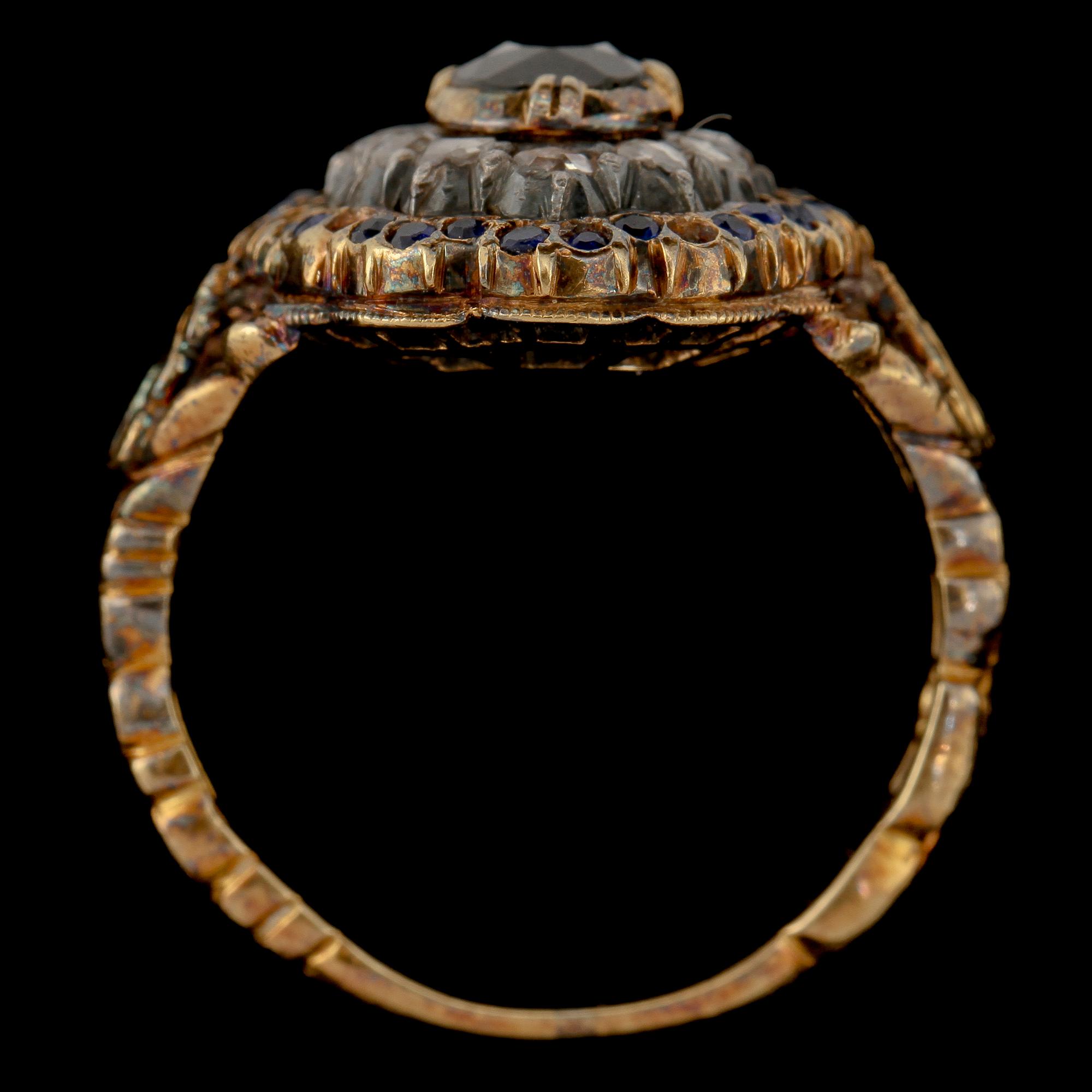 RING, 18k guld med 12 fasettslipade diamanter samt blå safirer, Gustav Dahlgren & Co, Malmö, 1939.