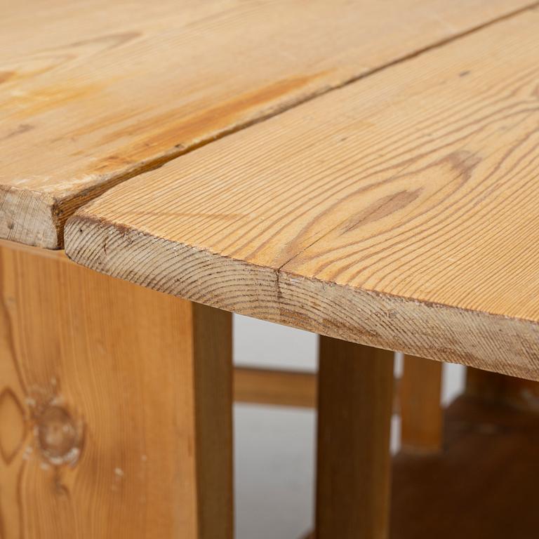 A gate leg table, 19th/20th century.