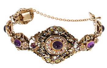 GARNITYR, 5 delar, bestående av collier, armband, brosch, örhängen samt ring. 1920-tal.