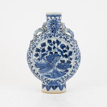 A blue and white moon flask, porcelain, China, Qing Dynasty, 19th century.