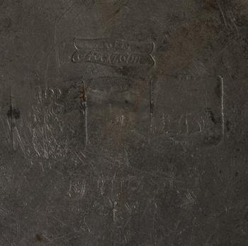 TALLRIKAR, 2 + 4 st, tenn. Johan Gustaf Ryman. Stockholm, 1700-talets senare del.