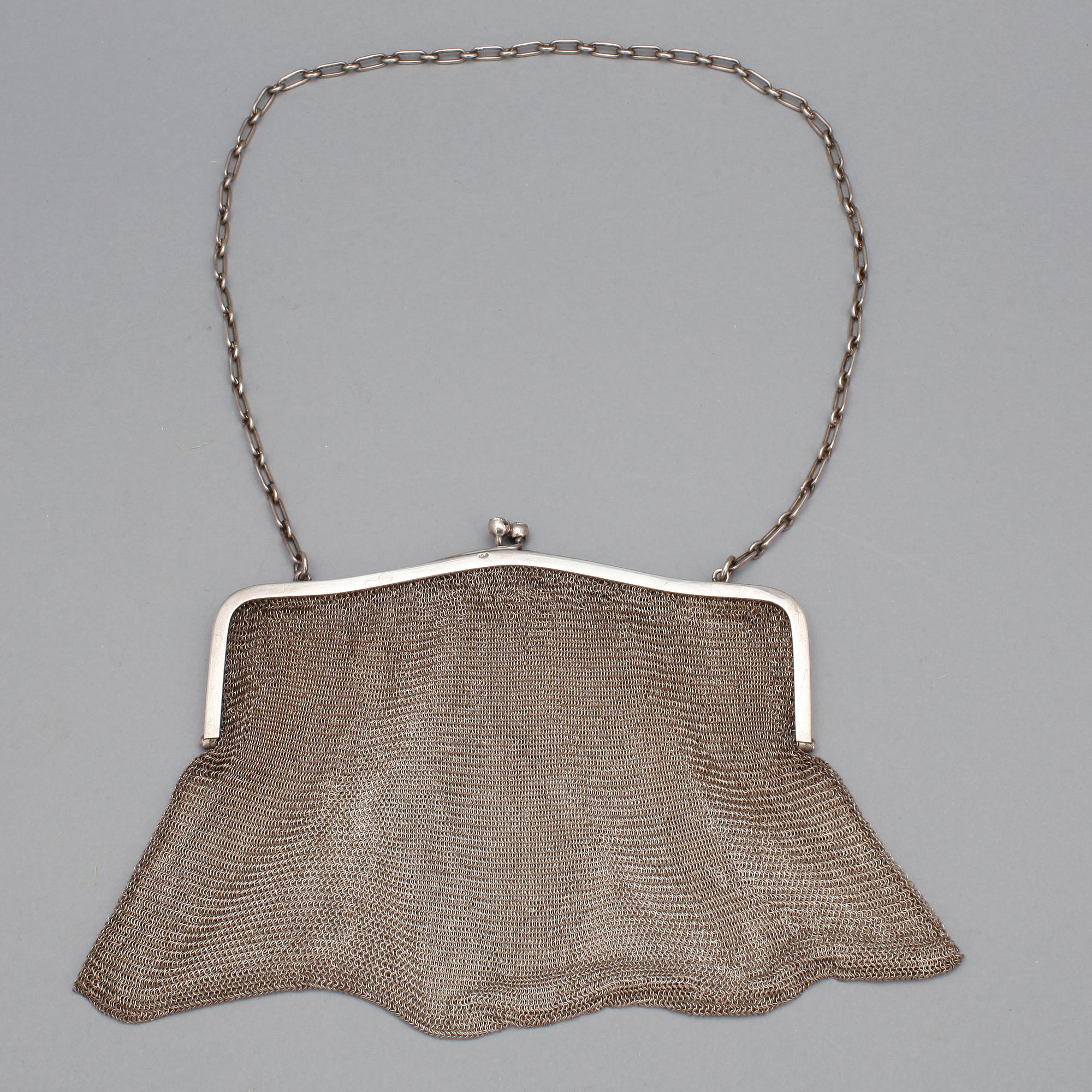 AFTONVÄSKA, silver, otydliga utländska stämplar, svenska importstämplar. Vikt ca 225 g.