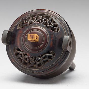 RÖKELSEKAR, brons. Qingdynastin, 1800-tal.