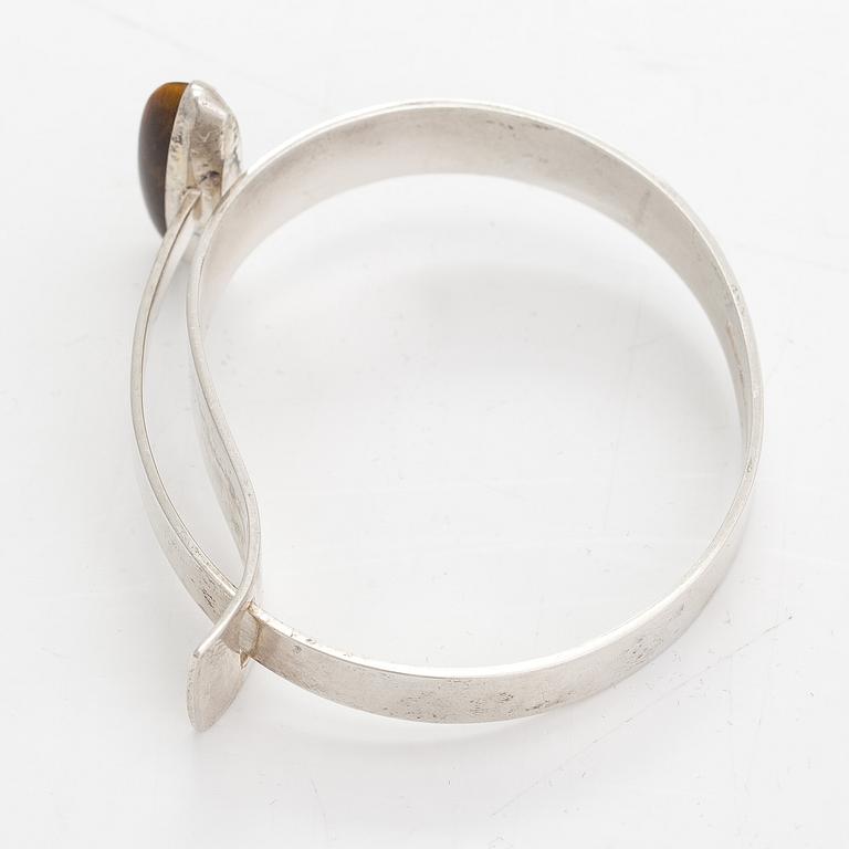 Elis Kauppi, A sterling silver bracelet with a tiger eye. Kupittaan Kulta, Turku 1961.