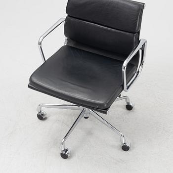 Charles & Ray Eames, an EA 217 soft pad swivel office chair.