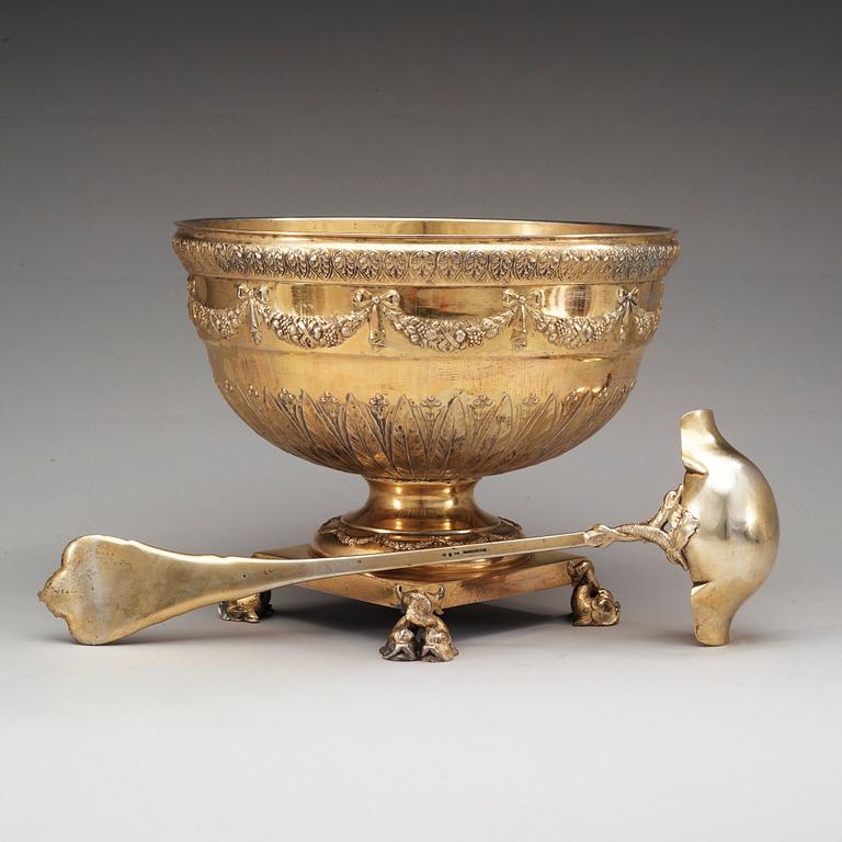 A Swedish 20th century silver-gilt bowl and ladle, makers mark of  C.G. Hallberg, Stockholm 1918.