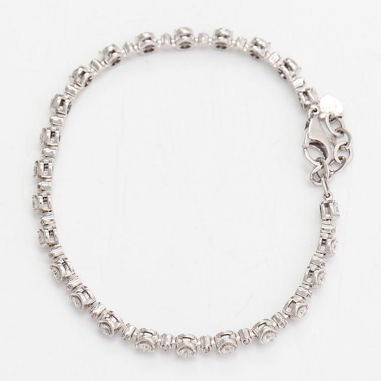 Rannekoru, 18K valkokultaa ja timantteja n. 0.78 ct yht kaiverruksen mukaan.