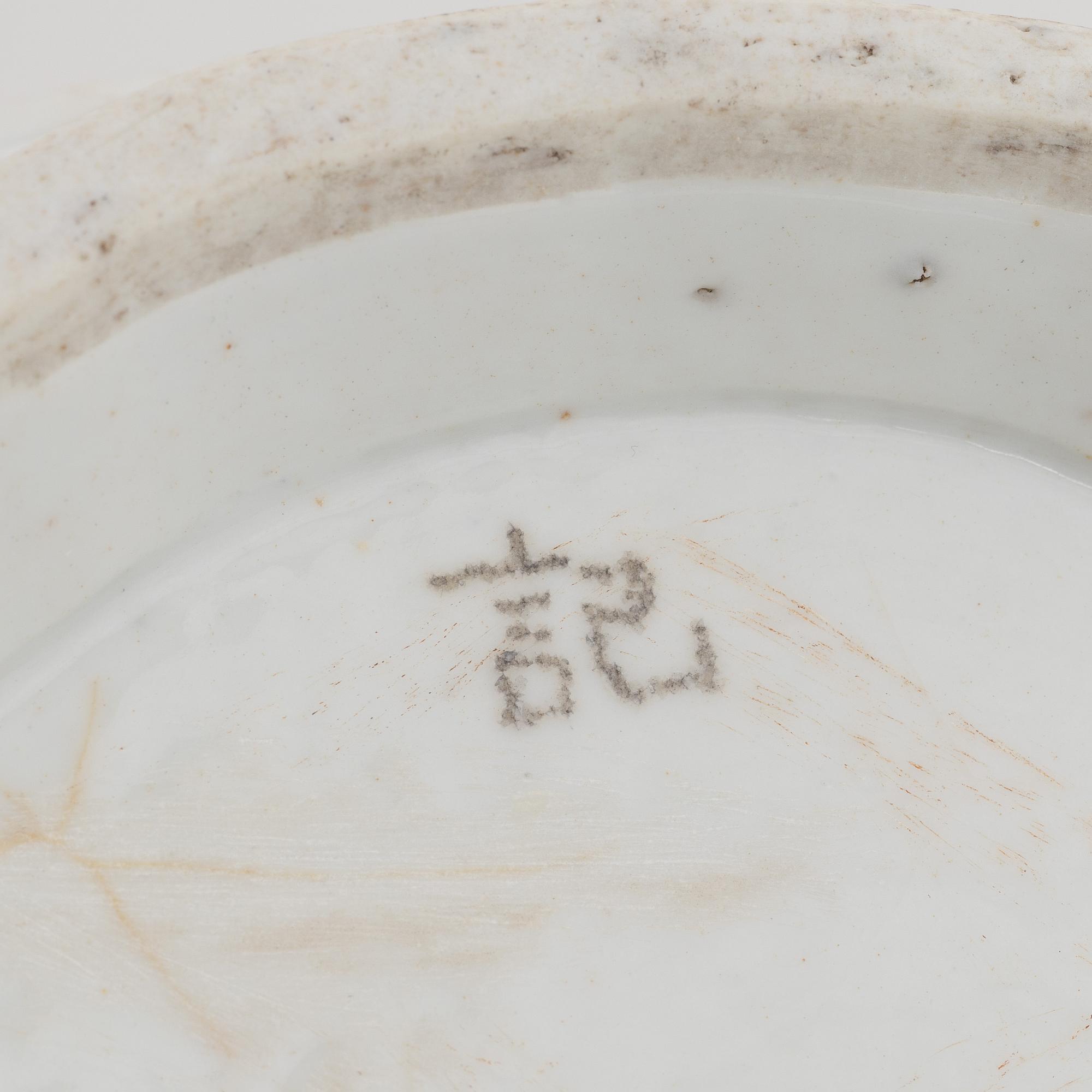 A group of seven Chinese dishes, late Qing dynasty/early 20th Century.