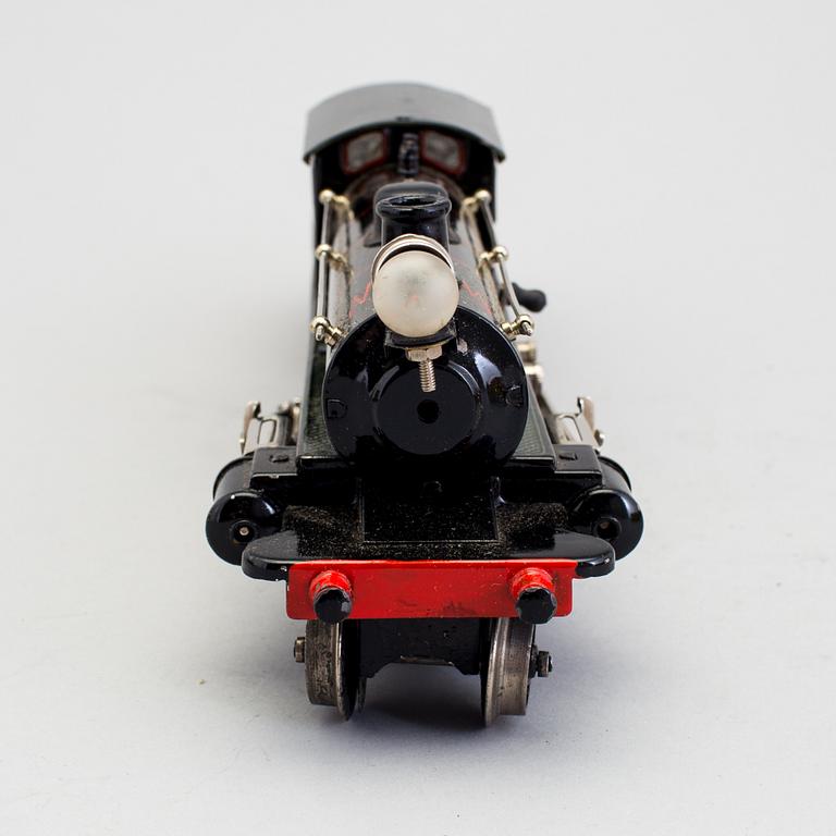 A tinplate Märklin steam locomotive with tender F 13040, 0 Gauge, Germany, 1920s.