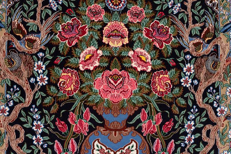 Carpet, Isfahan, circa 169 x 113 cm.