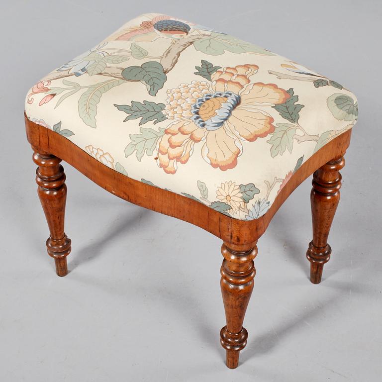 TABURETT, omkring 1800-talets mitt.