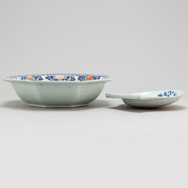 A large imari serving bowl and a blue and white export butter dish,