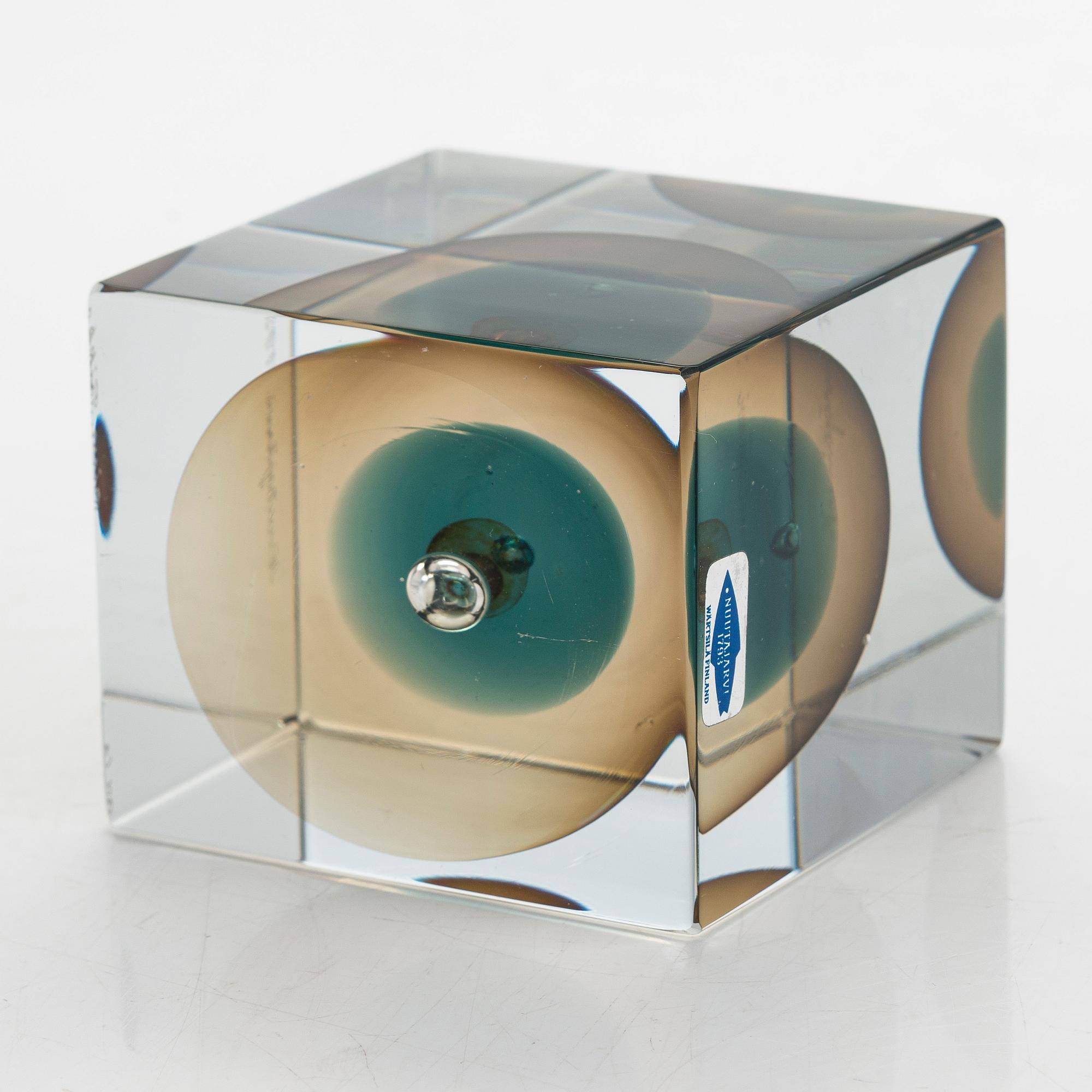 Oiva Toikka, vuosikuutio, signeerattu Oiva Toikka, Nuutajärvi 1983, numeroitu 97/2000.